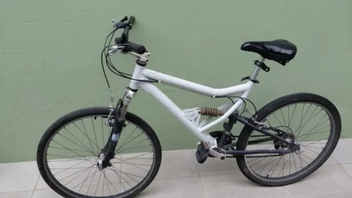 Bicicleta de marcha, pneu frontal slim, aro 26