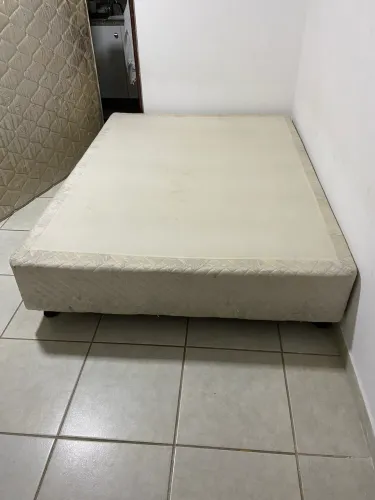 Cama usada confortável - mola ensacada
