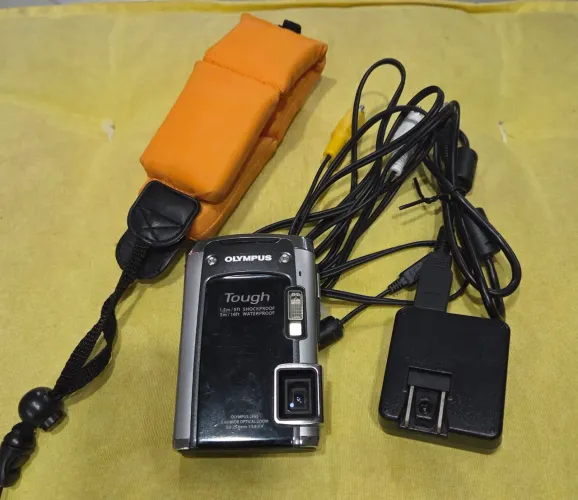 Camera Digital Olympus Tough TG610