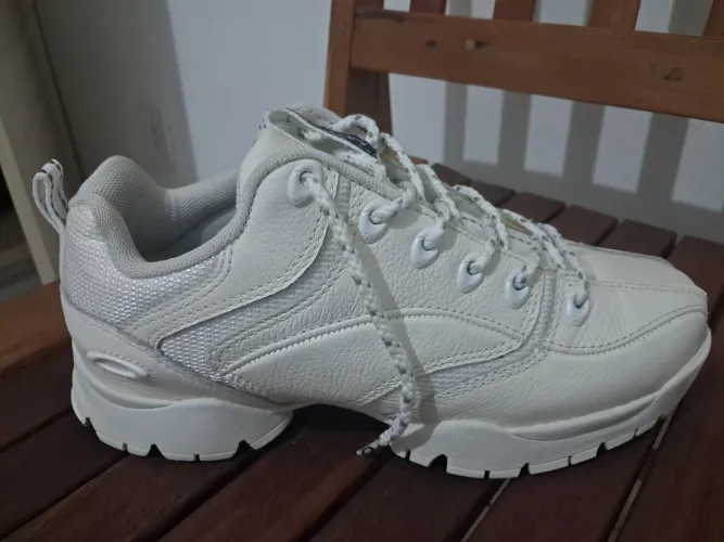Tenis Oakley Flak branca número 38, sem uso, não serviu em mim