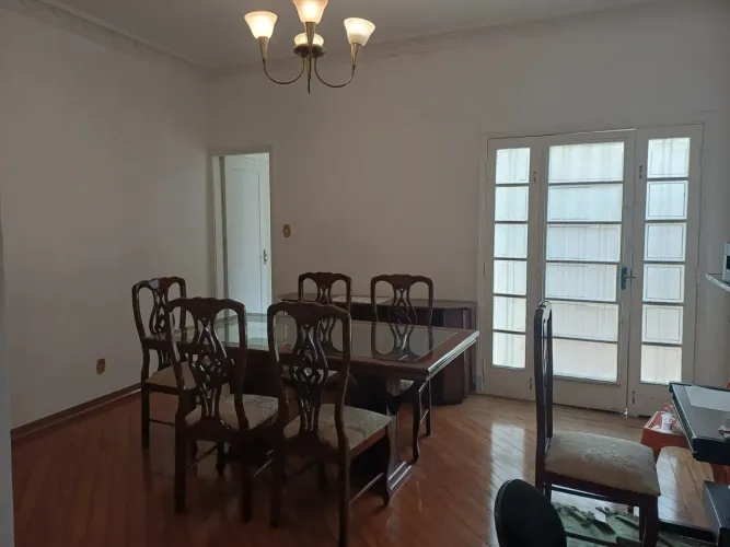 Casa na Liberdade comercial ou residencial, com 200m² construídos, com 04 dormitórios e 4