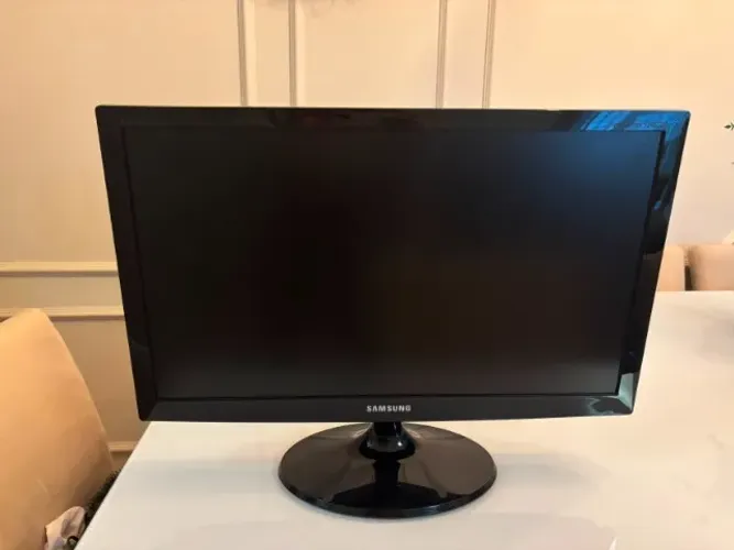 Monitor/TV Samsung 24" T24B301LB com Controle