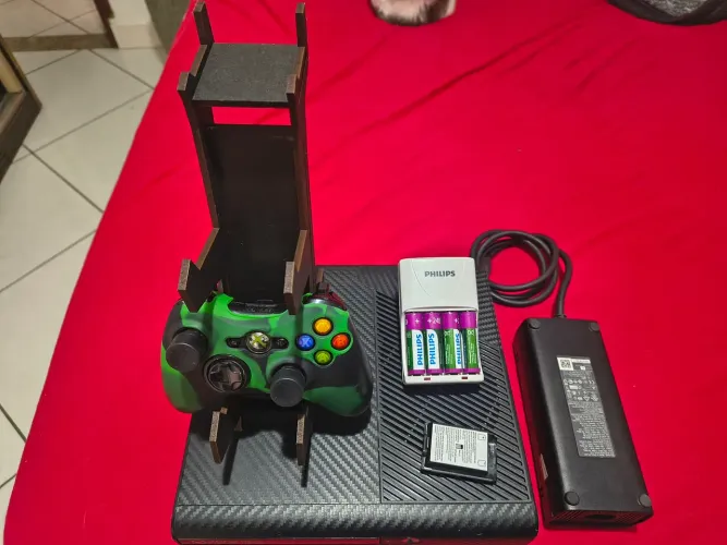 XBOX 360 SUPER SLIM TUNADO E PERSONALIZADO RGH + LTU COM HD 1TB CONTROLE E FONTE ORIGINAL