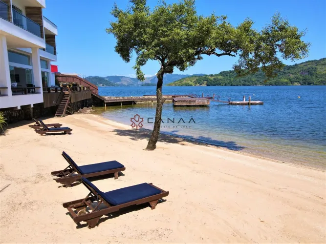 Espetacular mansão com praia particular em Angra!