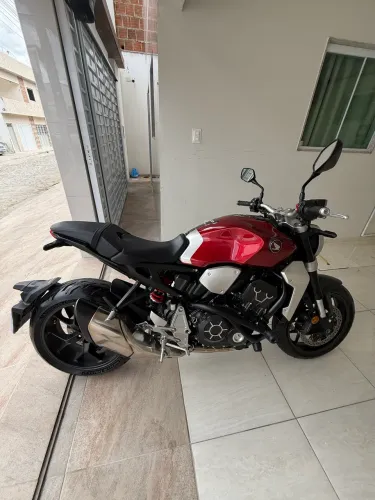 CB 1000R ESTADO DE ZERO COM VISTORIA CAUTELAR EXTREMAMENTE NOVA