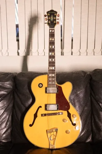 Guitarra Semi-Acústica Condor JC-16 Coreana c/ Vibrato Estilo Bigsby - Excelente Estado