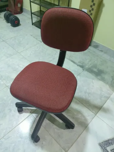 Cadeira de Escritório Giratória Executiva Vermelha - Ótimo Estado