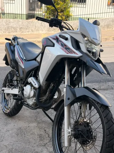 Xre 300 2021