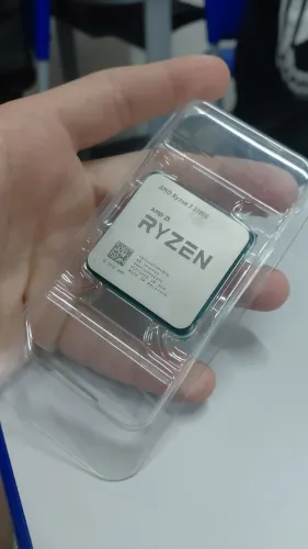 Vendo processador Ryzen 3 2200g nunca usado