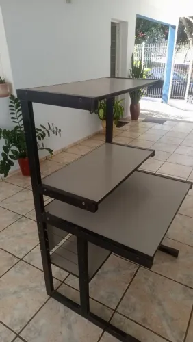 Mesa tipo prateleira 