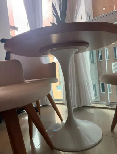 Mesa com cadeiras , loja de qualidade.