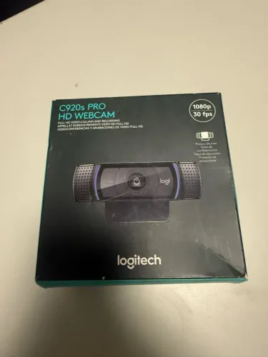 webcam Logitech C920s Pro HD, ela grava em Full HD (1080p), a 30 quadros por segundo,