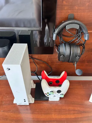 XBOX Séries S 500gb + Controle + Fone + Carregadores e bateria recarregavel.
