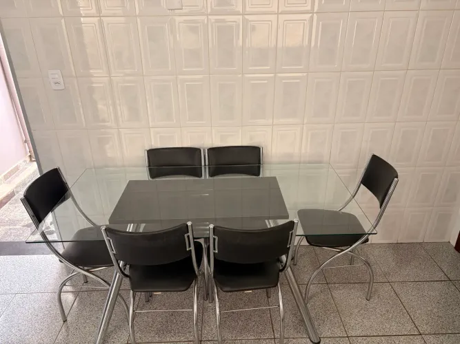 Vende-se mesa de vidro 6 lugares