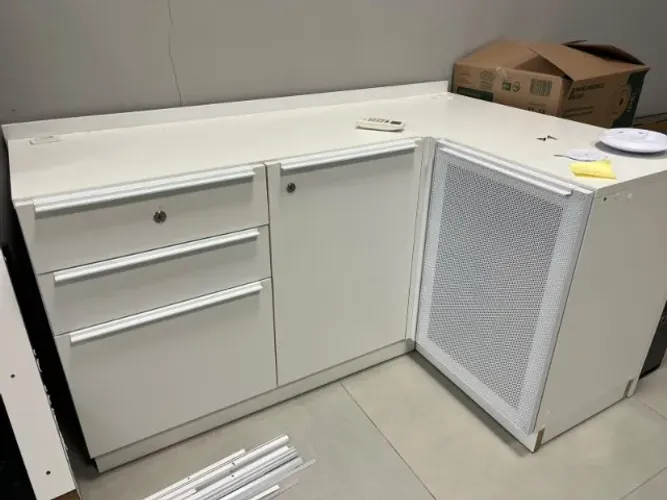 Balcão escritório em L