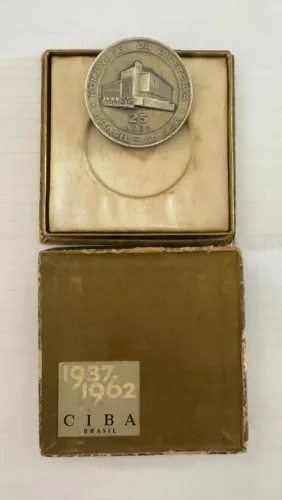 MEDALHA COMEMORATIVA DO LABORATÓRIO- CIBA (1937/1962)