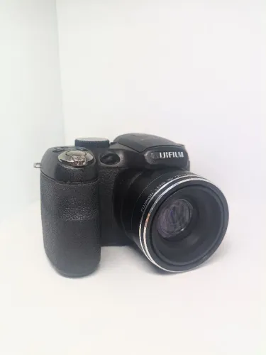 Câmera Fujifilm FinePix S2950 Super Conservada - Estado de Nova