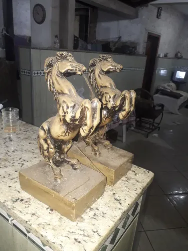Vendo escultura de cavalos
