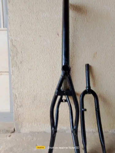 Vendo quadro  de bicicleta aro 24 em perfeito estado de conservação por R$ 70,00.