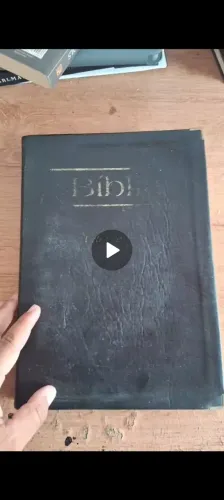 Biblia Antiga em bom estado