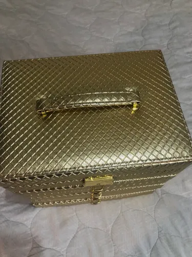 Vendo um porta joias que é uma joia de bonito.