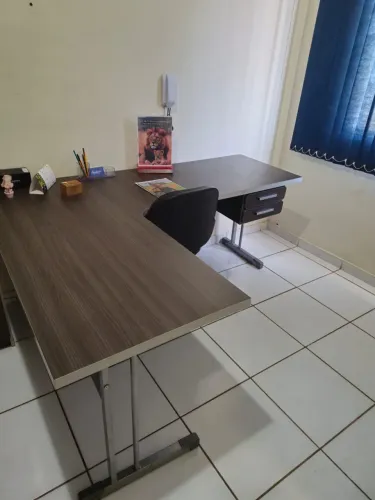Mesa escritório em L