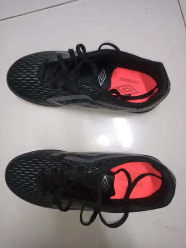 chuteira soceity umbro tamanho 40
