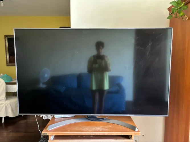TV LG 65" quebrada
