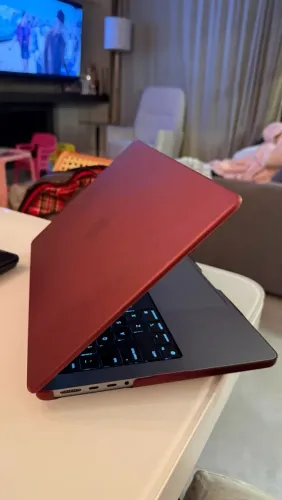 MacBook Pro 14" 2023, M2 Pro, 16GB, SSD 512GB, excelente estado