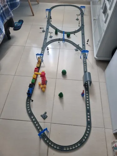 Trenzinho com ferrovia