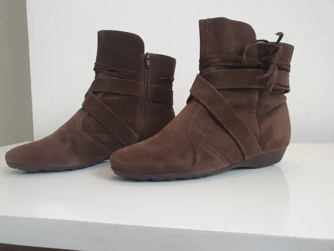 Bota feminina marrom