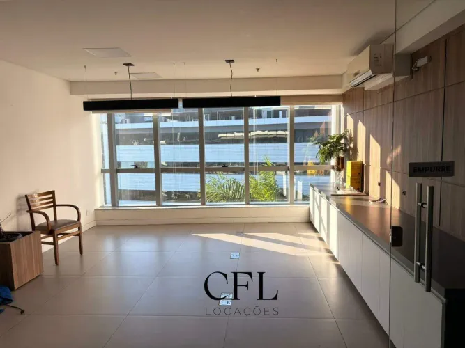 Oportunidade Exclusiva de Locação: Sala Comercial 319,92 m² no Square SC