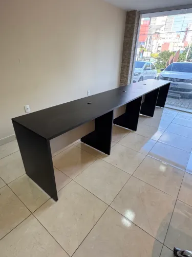 Mesa de MDF para atendimentos com 4 metros