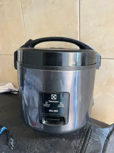 Panela Elétrica de Arroz Electrolux Rita Lobo 10 xícaras
