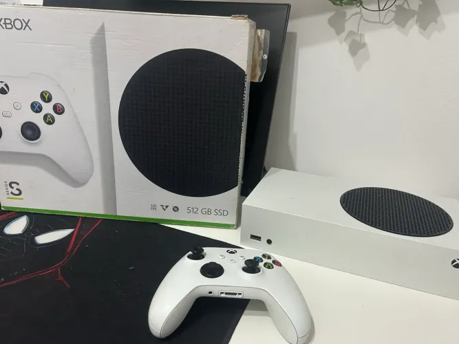 XBOX SERIES S + MONITOR SAMSUNG ESSENTIAL