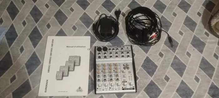 Mesa de som/Mixer Behringer Eurorack UB802