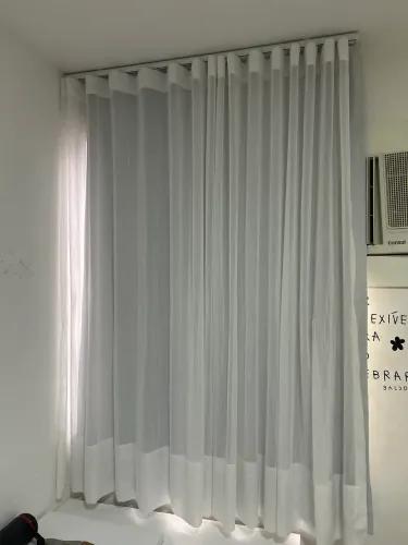 Vendo Cortina Voil Branca com Blackout Cinza
