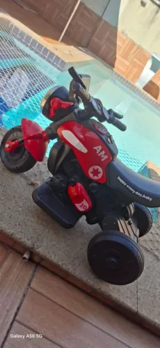 Moto elétrica infantil