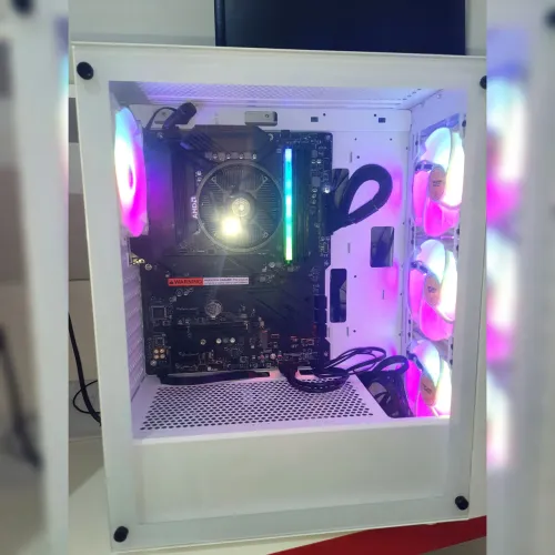 PC Gamer Ryzen 5 5600GT Vega 7 (Placa de Vídeo integrada) + 16GB RAM + B550 Gaming Plus 