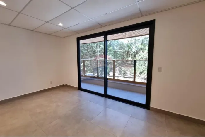 Sala comercial com varanda privativa para locação Bragança Paulista-SP