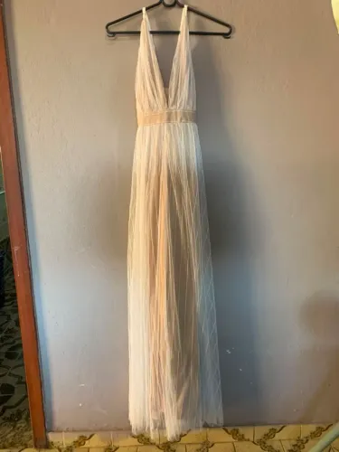 Vestido longo de festa nude (tamanho M)