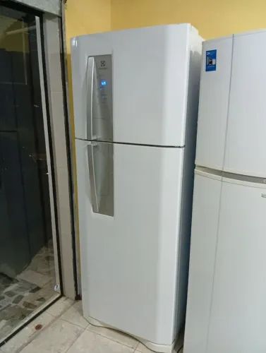 Geladeira eletrolux DF52 dúplex fros free painel digital 