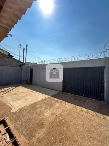 Casa para venda no bairro Santa Mônica