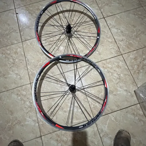 VENDO PAR DE RODAS VZAN FUTURA