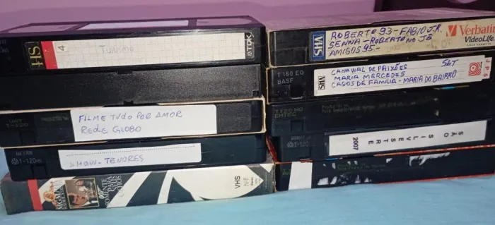 10 fitas VHS com gravações antigas da TV aberta