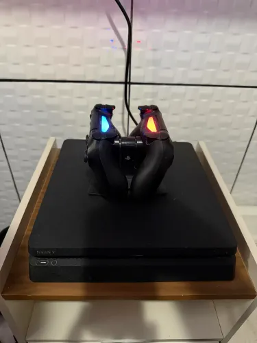 PlayStation 4 - 1TB