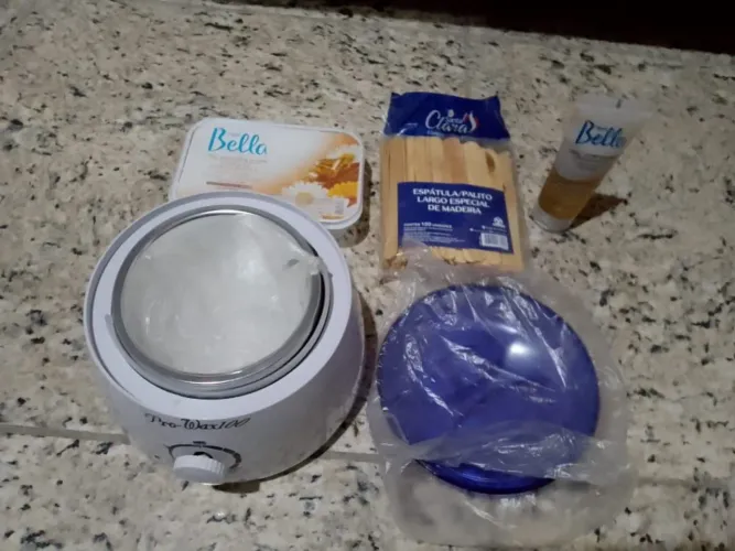 Produtos para depilação a cera.