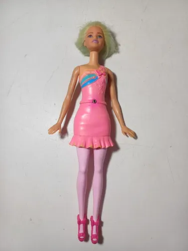 Boneca Barbie para reparo ou retirar peças