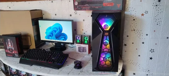 Computador i3, SSD 240GB, Tela 19 polegadas, PC 4° Geração NOVO, 8gb Memória ram