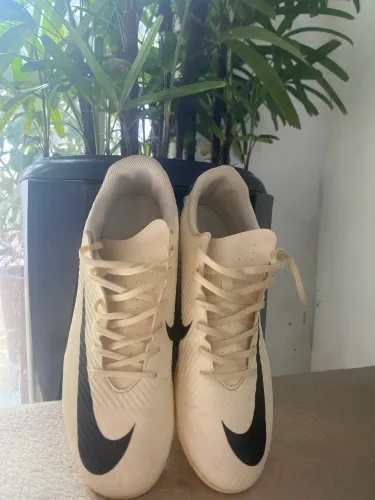 CHUTEIRA DA NIKE, usada 1 vez